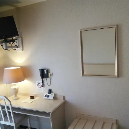 Du Commerce 3* Tronget