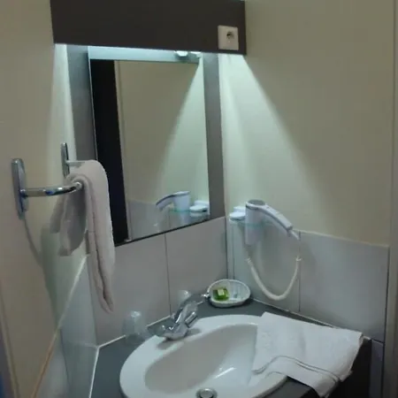 Du Commerce Szálloda 3*