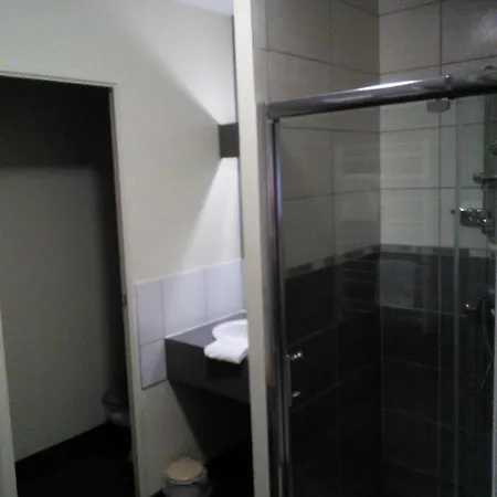 Du Commerce מלון