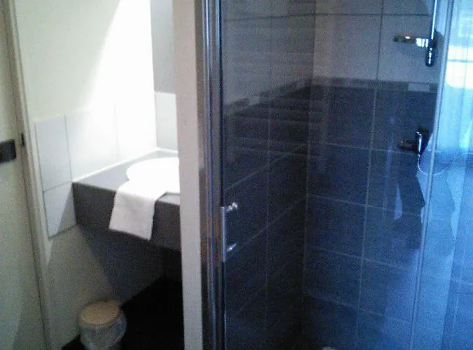 Du Commerce Hotel Tronget